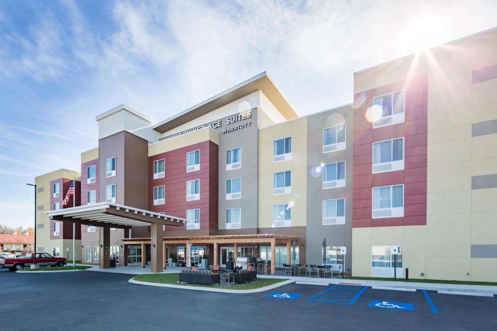 Towneplace Suites By Marriott Cleveland Exterior photo